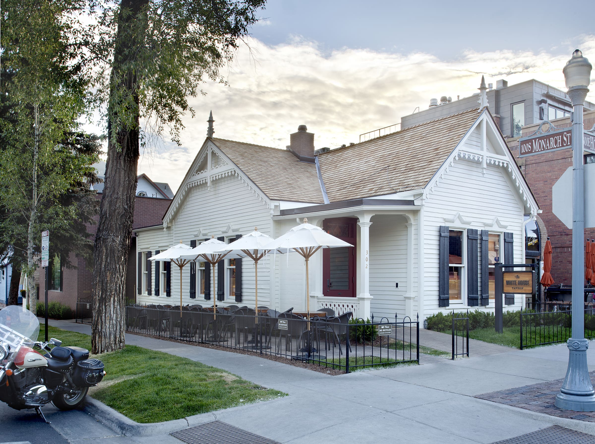 WHITE HOUSE TAVERN