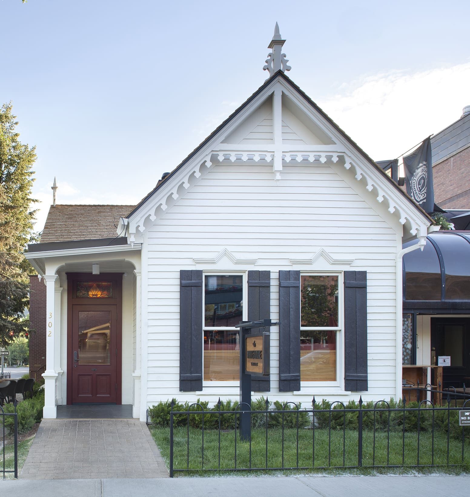 WHITE HOUSE TAVERN